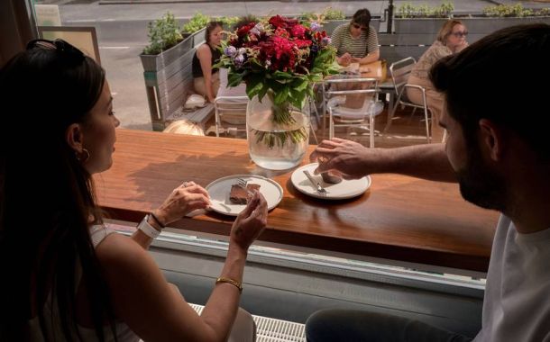 A couple sits at a table in Café Essenz, enjoying their time together in a cozy café setting..